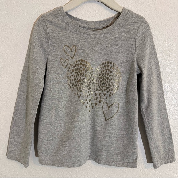 A Bundle Of 6 Long Sleeve T-shirts. Size XS (4/5), 5T and 5/6. - Picture 9 of 15